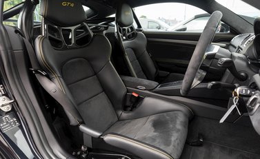 Porsche Cayman GT4 (718) 12