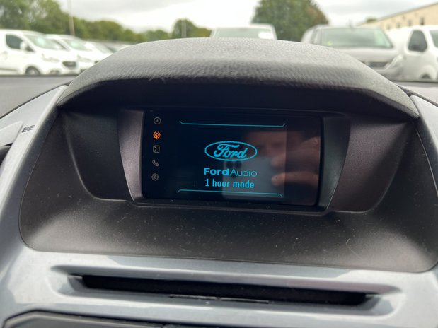 Ford Transit Connect SWB L1H1 Low Roof Limited Air Con Alloys Sensors EURO 6 NO VAT 32