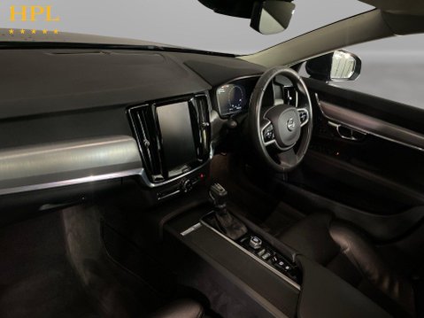 Volvo V90 2.0 T4 Momentum Plus Estate 5dr Petrol Auto Euro 6 (s/s) (190 ps) DAB Radio 14