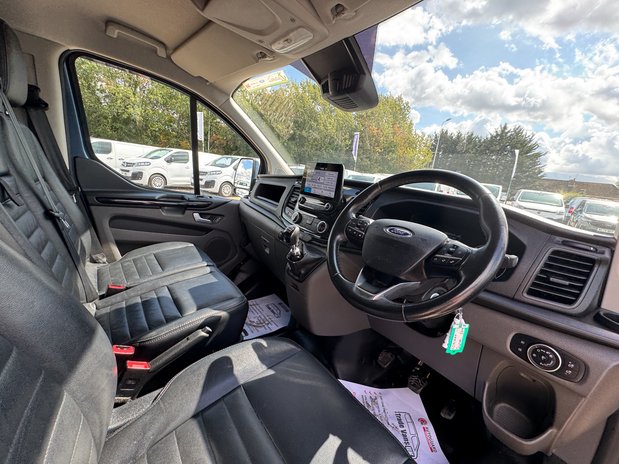 Ford Transit Custom Crew Cab LWB L2H1 (SOLD KH) Low Roof Trail 320 Air Con Alloys Sensors Tow B 17