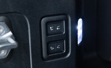 Land Rover Defender 110 V8 25