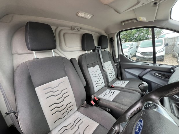 Ford Transit Custom SWB L1H1 Low Roof Limited 270 Air Con Alloys Sensors EURO 6 NO VAT 27