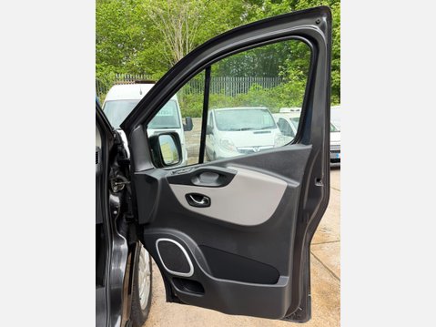 Renault Trafic 1.6 dCi ENERGY 27 Sport Nav Panel Van 5dr Diesel Manual SWB Standard Roof E 29
