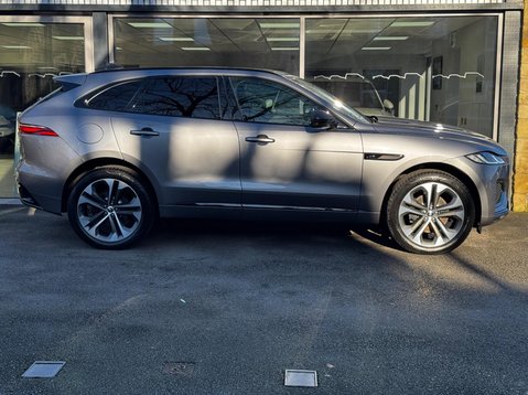 Jaguar F-Pace R-DYNAMIC HSE BLACK 3