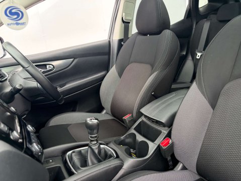 Nissan Qashqai 1.3 Qashqai N-Connecta DiG-T 5dr 56