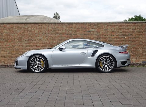 Porsche 911 (991) Turbo S 6