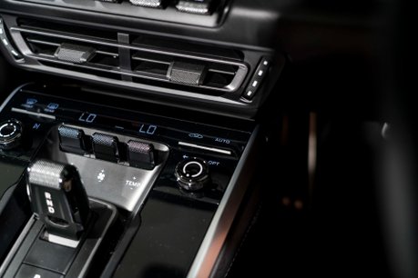 Porsche 911 TURBO S PDK. SPORTS CHRONO. HEATED & VENTILATED SEATS. PCCBS. SPORT EXHAUST 28