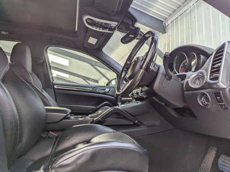 Porsche Cayenne 4.8 Cayenne V8 T Tiptronic S 4WD 5dr 44