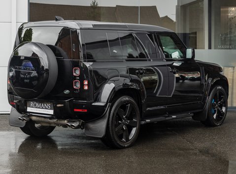 Land Rover Defender 110 V8 Bond Edition 4