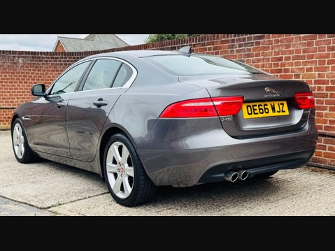 Jaguar XE 2.0d Portfolio Saloon 4dr Diesel Auto Euro 6 (s/s) (180 ps) 6