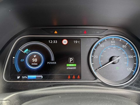 Nissan LEAF N-Connecta 12