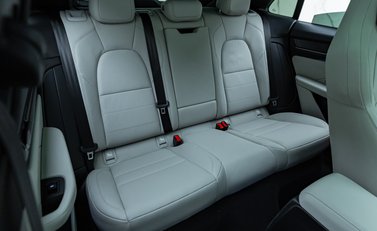 Porsche Macan 4 Electric 17