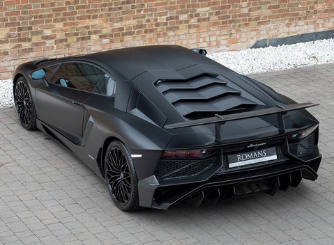 Lamborghini Aventador SV LP 750-4 Coupe 11