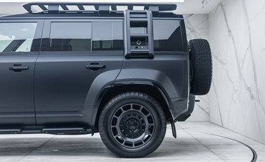 Land Rover Defender 110 OCTA Black 40