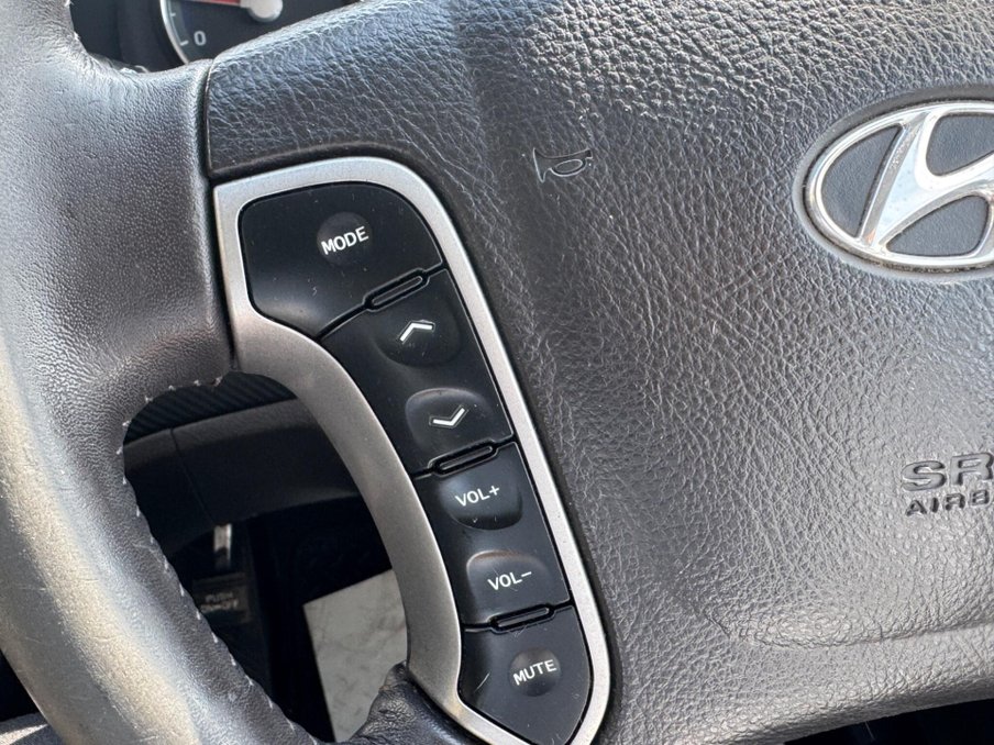2011 Hyundai SANTA FE — image 17