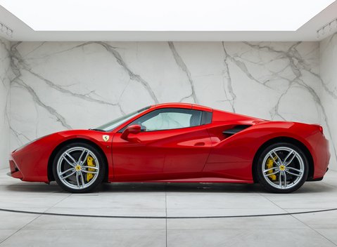 Ferrari 488 SPIDER 7