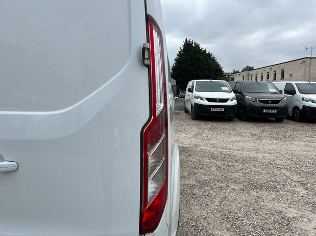 Ford Transit Custom LWB L2H1 Low Roof Limited 300 Air Con Ply Lined Sensors EURO 6 NO VAT 24