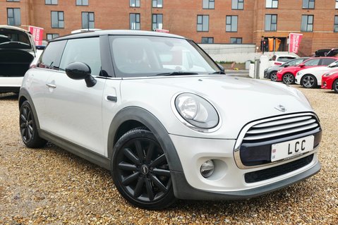 Mini Hatch COOPER.. 6 SERVICES.. ONLY £20 ROAD TAX.. STUNNING EXAMPLE 3