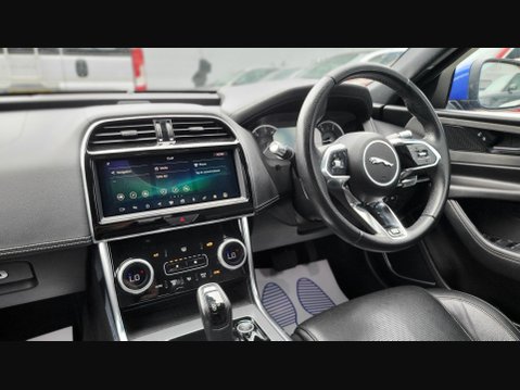 Jaguar XE R-DYNAMIC S 11