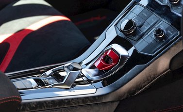 Lamborghini Huracan LP640-4 Performante 17