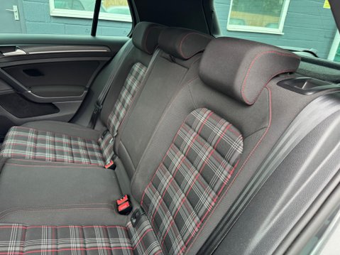 Volkswagen Golf GTI TSI DSG 36