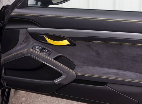 Porsche Cayman GT4 (718) 21