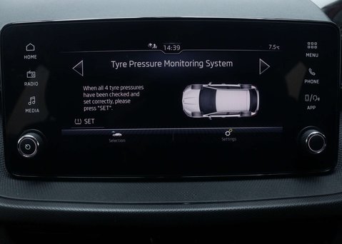 Skoda Fabia 1.0 Fabia SE Comfort TSi Semi-Auto 5dr 26