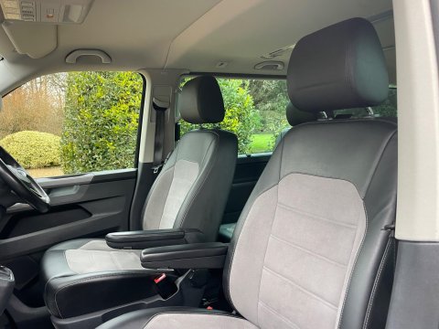 Volkswagen Caravelle 2.0 TDI Executive MPV 5dr Diesel DSG Euro 6 (s/s) (150 ps) 18