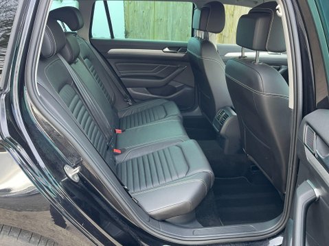 Volkswagen Passat 2.0 TDI EVO SEL DSG Euro 6 (s/s) 5dr 12