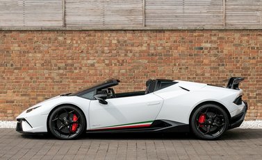 Lamborghini Huracan Spyder LP640-4 Performante 2