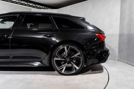 Audi RS6 Avant QUATTRO CARBON BLACK. VAT Q. WARRANTY. HEATED & COOLED SEATS. B & O. 10