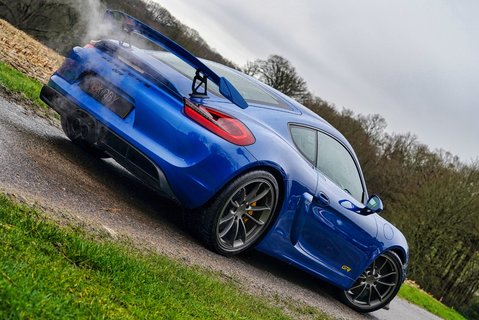 Porsche Cayman GT4 20