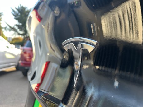 Tesla Model Y LONG RANGE AWD 10