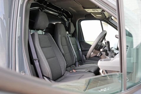 Renault Master DEMO MODEL 3.5 TON ADVANCE 150 AUTO STALLION BUILD SEEKER HORSEBOX REAR BED 24