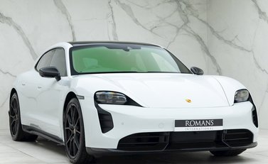 Porsche Taycan GTS Sport Turismo 1