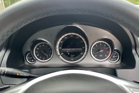 Mercedes-Benz E Class E200 CGI BLUEFF SPORT COUPE AUTOMATIC - LOW MILEAGE -FULL SERVICE HISTORY  33