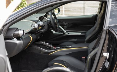 Ferrari 812 Superfast 14