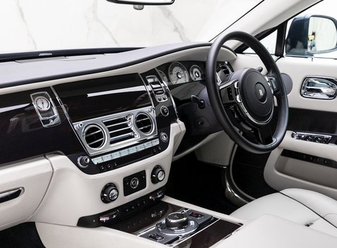 Rolls-Royce Wraith 13