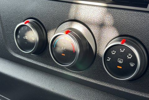 Renault Master ML35TW 130 ps dCi Business Tipper with Air Con / Tow Axle / Sat Nav 17