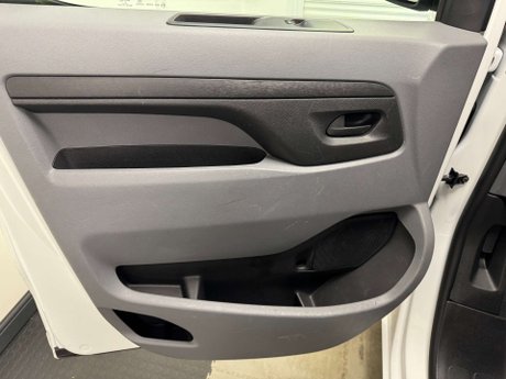 Vauxhall Vivaro 1.5 Vivaro 2900 Sportive S/S 14
