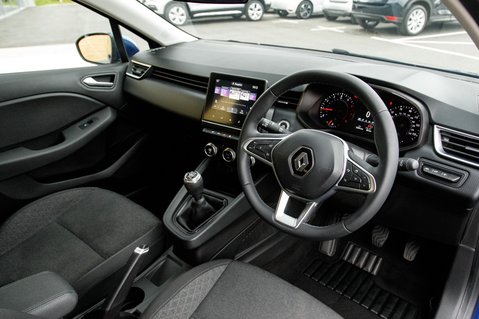 Renault Clio ICONIC TCE 4