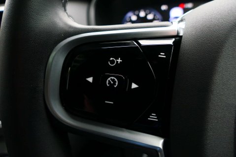 Volvo XC90 2.0 XC90 R-Design B5 MHEV AWD Auto 4WD 5dr 36