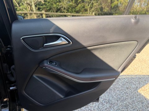 Mercedes-Benz A Class 2.1 A200d AMG Line (Premium) 7G-DCT Euro 6 (s/s) 5dr 30