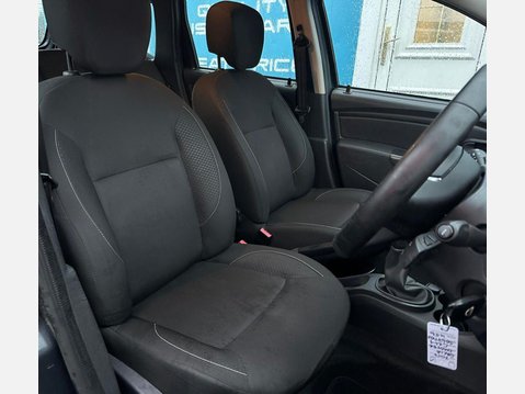 Dacia Duster 1.6 SCe Ambiance SUV 5dr Petrol Manual Euro 6 (s/s) (115 ps) 9