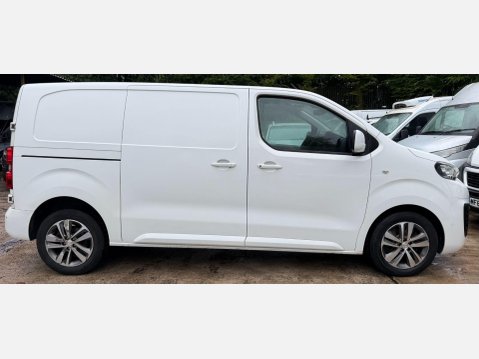 Peugeot Expert 2.0 BlueHDi 1400 Professional Plus Standard Panel Van 6dr Diesel Manual MWB 8