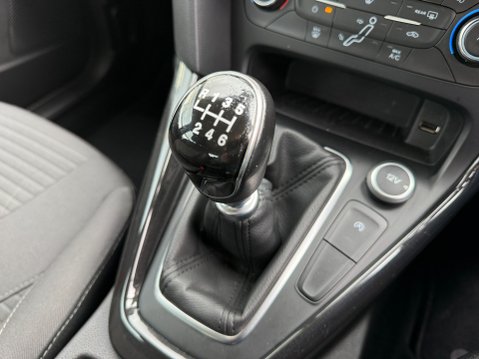Ford Focus TITANIUM WITH NAV 16