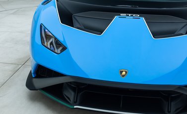 Lamborghini Huracan STO 27