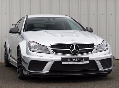 Mercedes-Benz C63 AMG Black Series 1