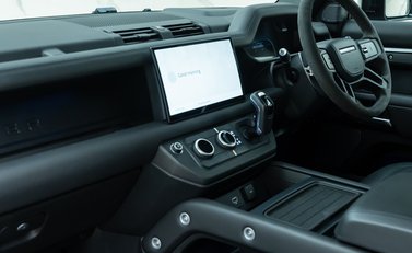 Land Rover Defender 90 V8 P525 URBAN 19