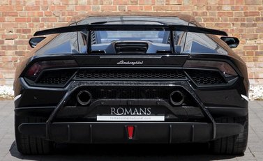 Lamborghini Huracan LP640-4 Performante 5